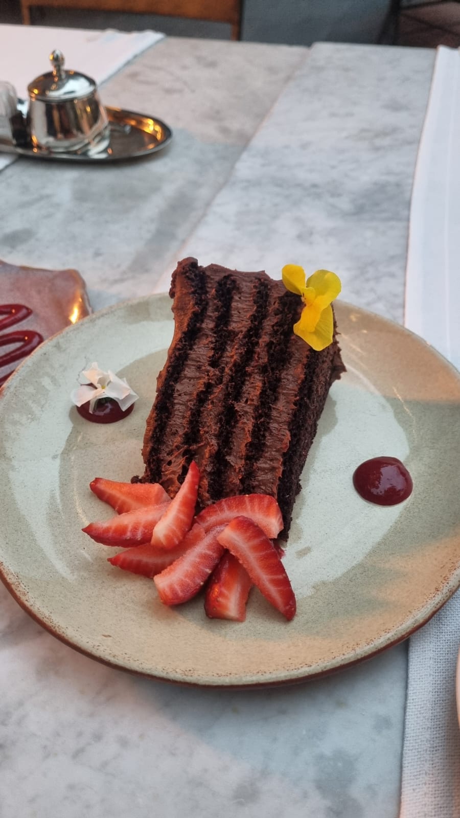 Torta de chocolate con frutillas